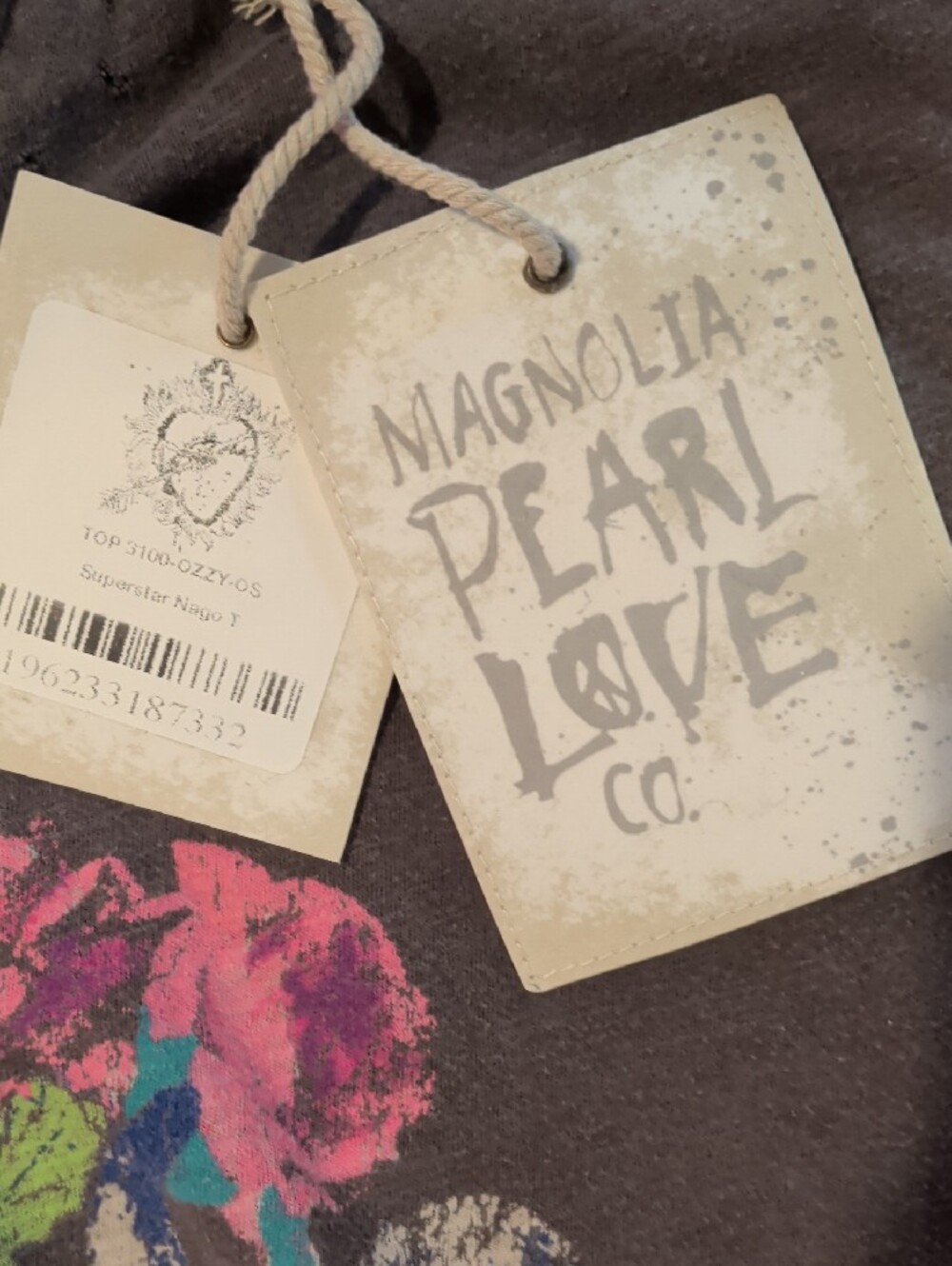 Magnolia Pearl Charcoal Tee with Pink & Orange Floral Cat Graphic - Picture 2 of 9